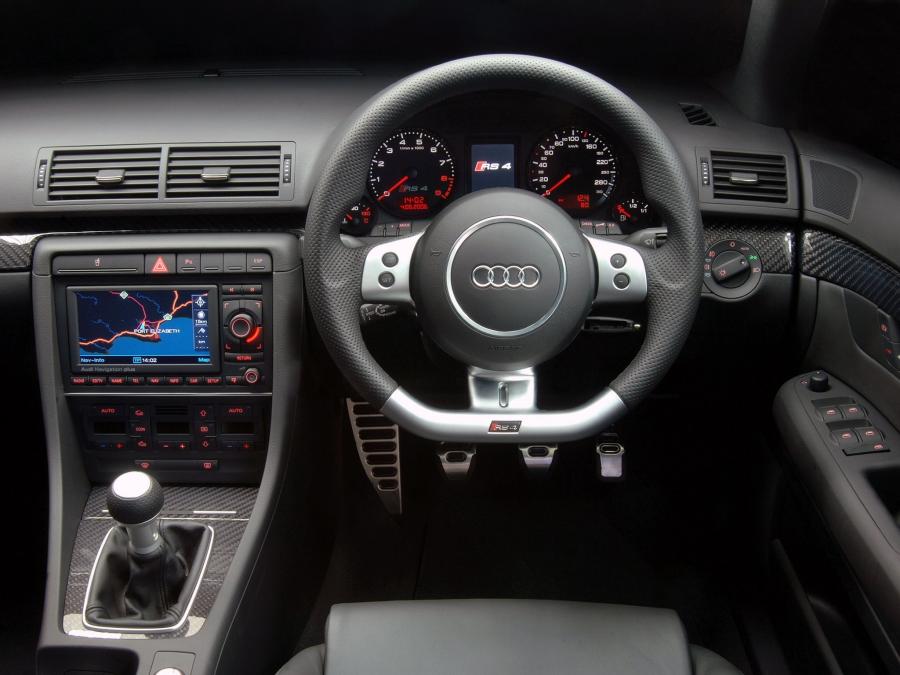 Торпедо Audi RS4 Sedan (B7, 8E) 2005 года  (ZA) (фото 4 из 15)